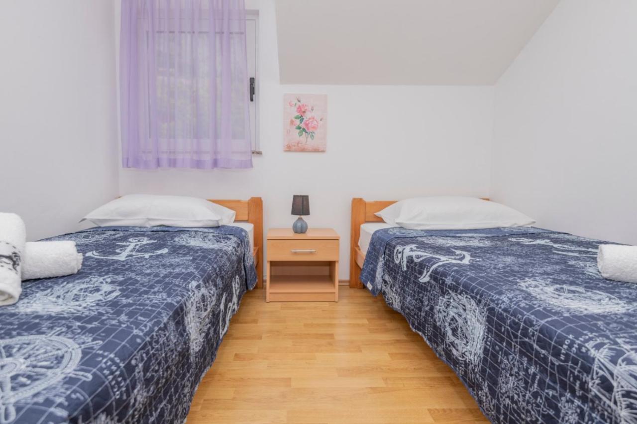 Apartments Zdravka Lokva Rogoznica Buitenkant foto