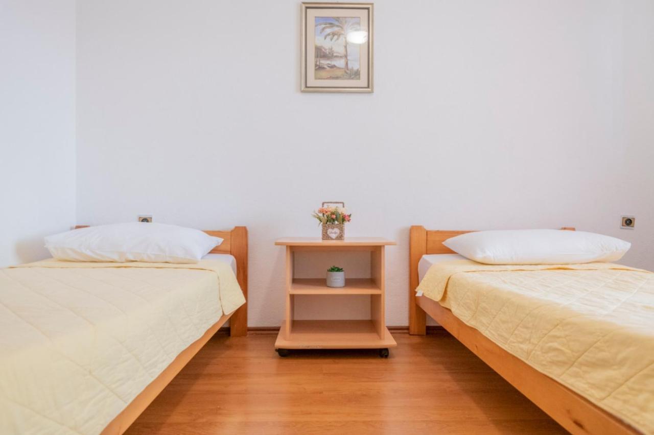 Apartments Zdravka Lokva Rogoznica Buitenkant foto