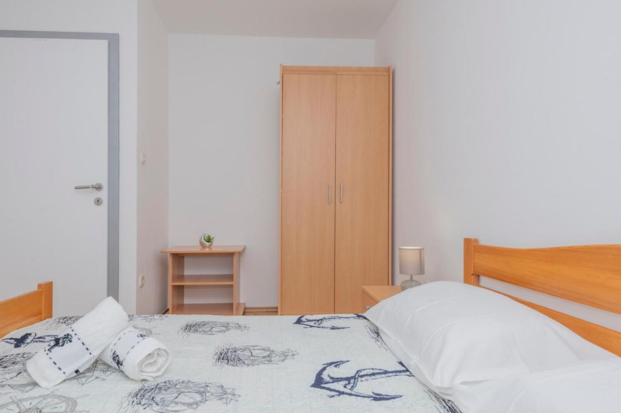 Apartments Zdravka Lokva Rogoznica Buitenkant foto