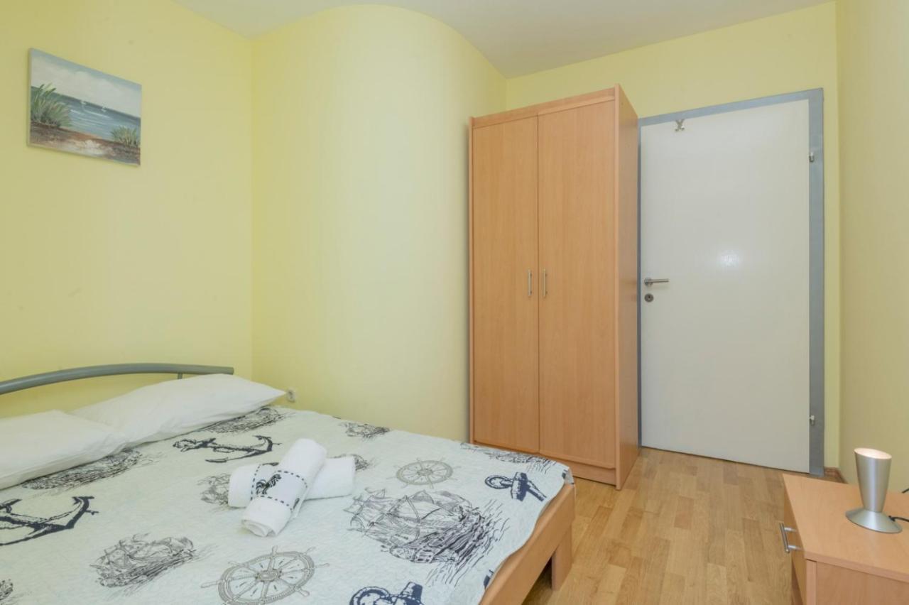 Apartments Zdravka Lokva Rogoznica Buitenkant foto